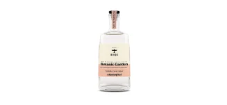 Alkoholfreier Gin - Eine Auswahl an verschiedenen alkoholfreien Gin-Alternativen in stilvollen Flaschen