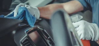 Cockpit reinigen Ratgeber: Tipps für Pflege, Reinigung und Werterhalt