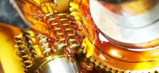 Getriebeöl: Funktion, Unterschiede, Wechselintervalle und Anwendung