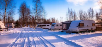 Wohnwagen winterfest machen: Schritt-für-Schritt-Anleitung für sicheren Winterschlaf